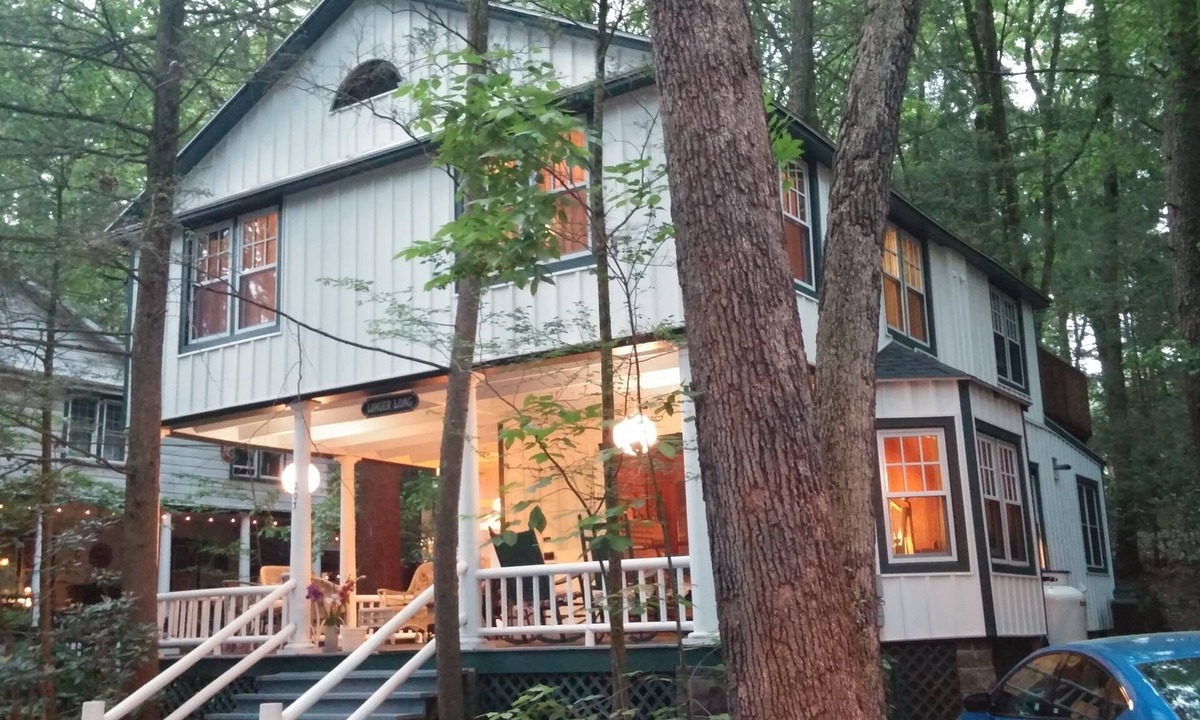 Mount Gretna Heights Cottage | ​Heart of Town & Sands: Secluded Forest Hut
