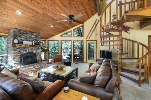 Baldy Mountain House | Heartstone Hideaway Home: Hot Tub, Dog Friendly