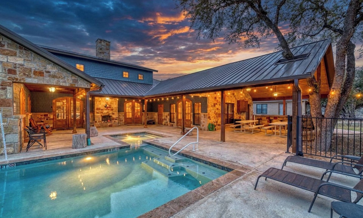 Concan House | Heartstone Subdivsion with pool and river frontage