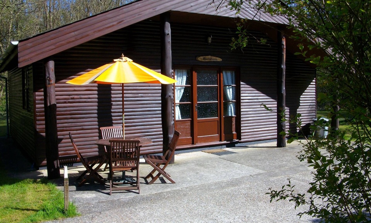 Ashford House | Heated Indoor Pool 2 bedroom lodge sleeps 4 set in 5acres of beautiful Woodland