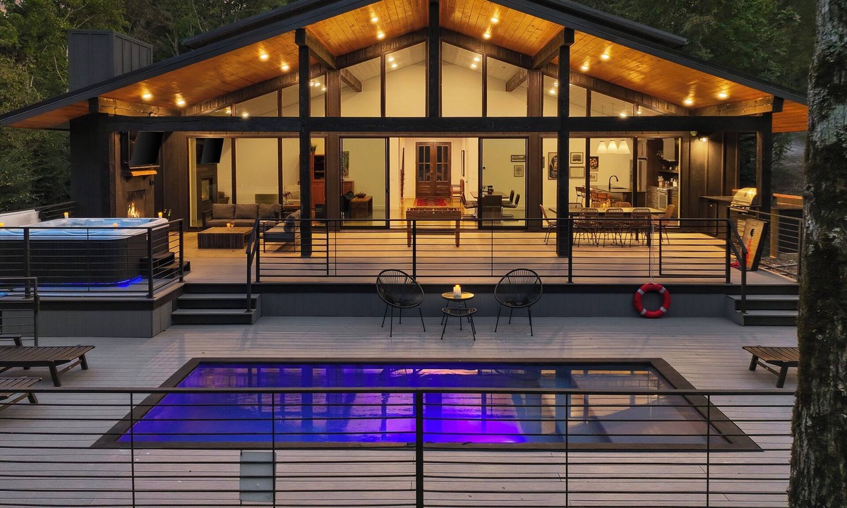 Broken Bow Cabin | Heated Pool 2-Story Cabin Near Broken Bow|Outdoor Adventures Nearby|Pets welcome