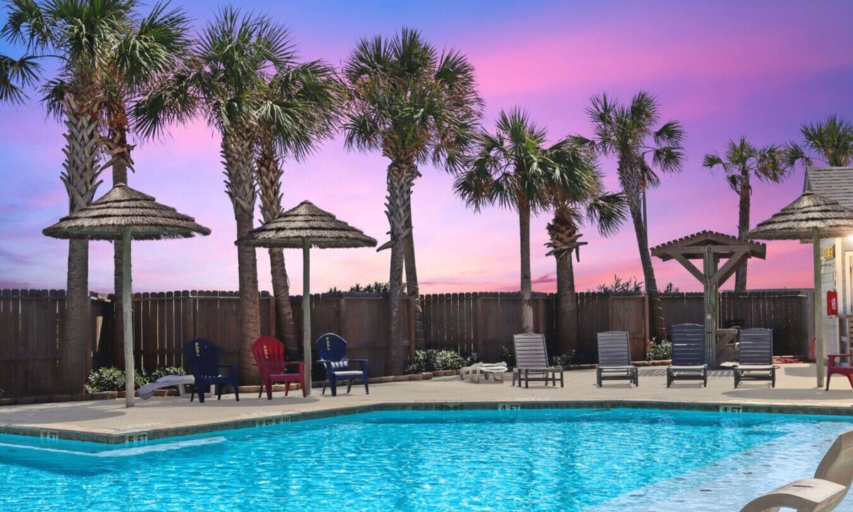 Corpus Christi Villa | Heated Pool · 5 Minute Walk to Whitecap Beach · Balcony · Charcoal Grill