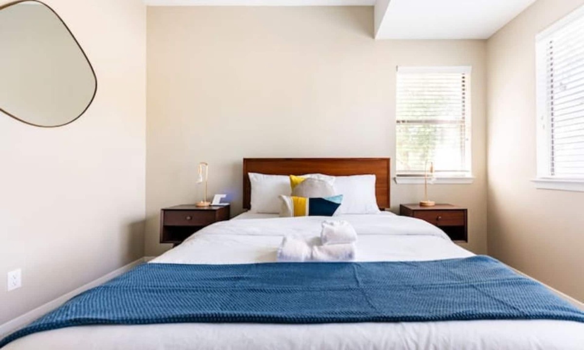 Cherrywood House | Heated Pool + 5 min to UT/Football Stadium