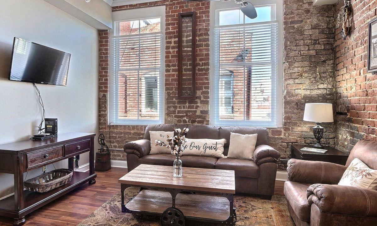 Historic District - North Apartment | Heated Pool Access | 5*Clean | Flex Cancelation