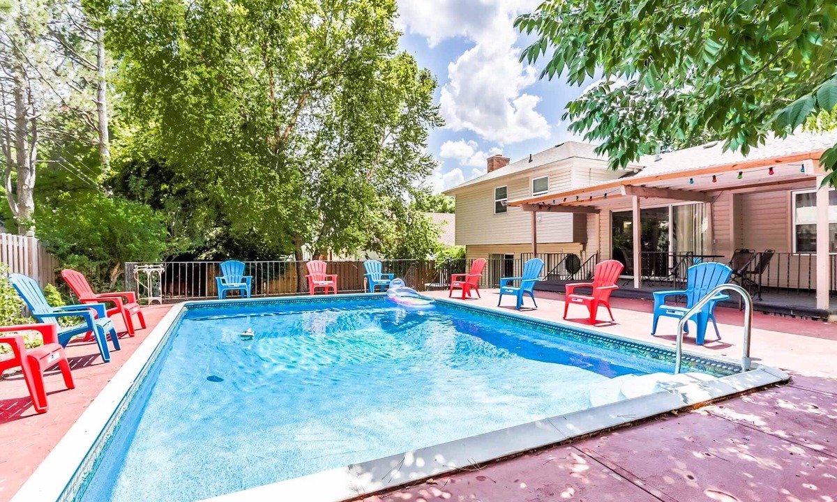 Overland Park House | Heated pool All season Private Spacious house King bed