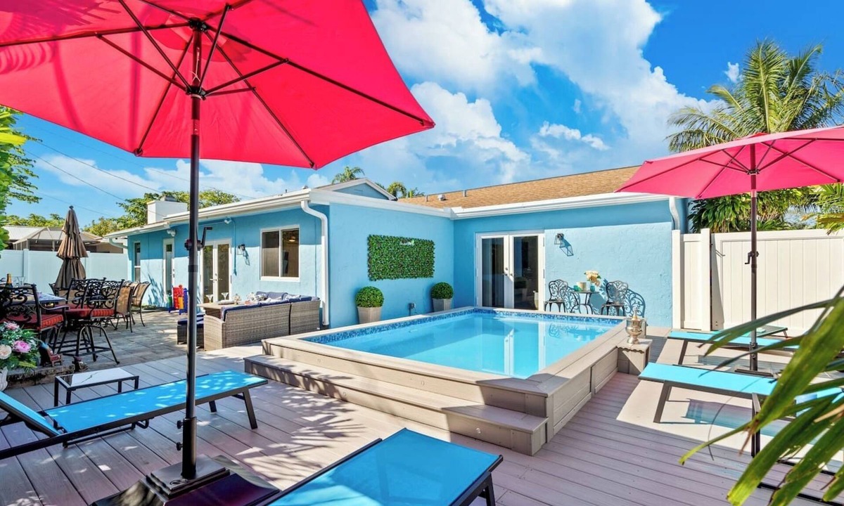 Tropic Palms House | Heated Pool, Big Deck, Billiards, Games, PAC-MAN