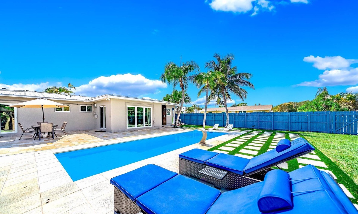 Dania Beach House | Heated Pool! Close To Beach & Shops!