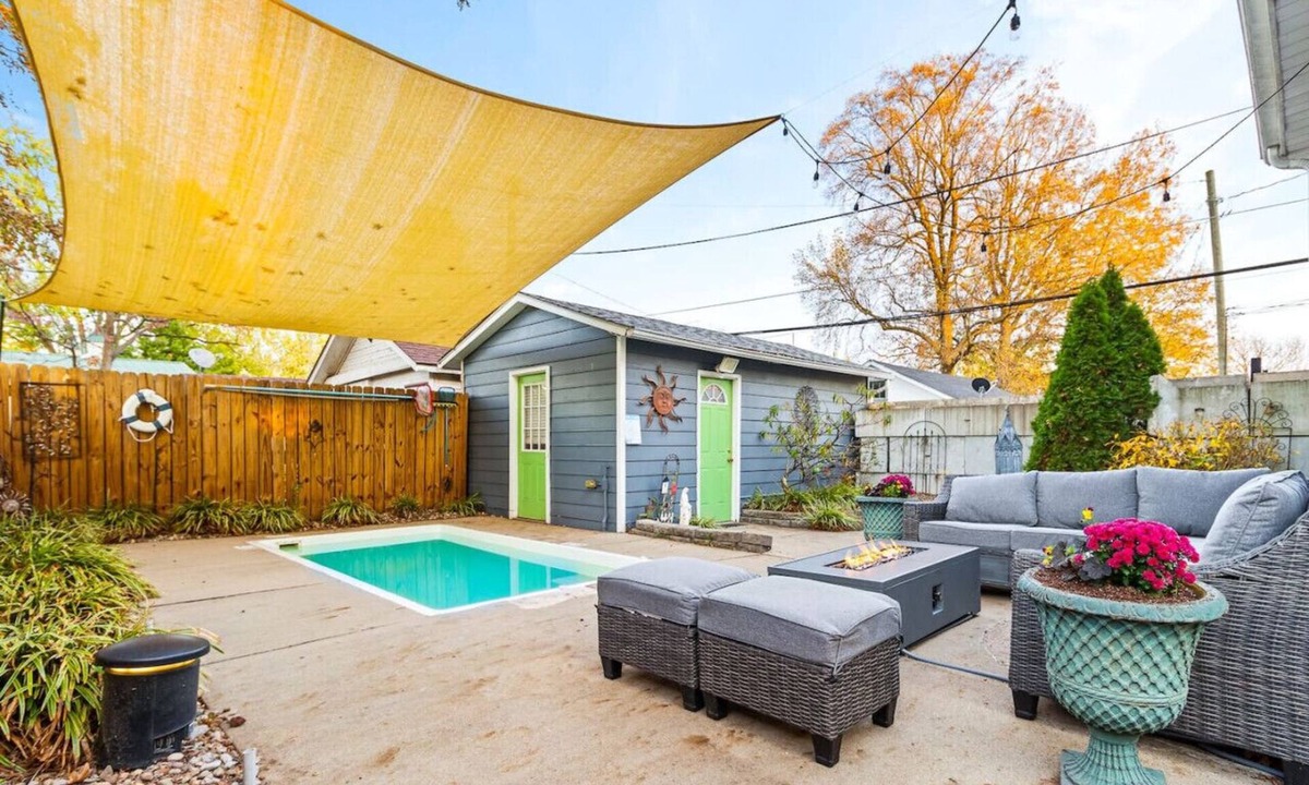 Jeffersonville House | ✪Heated Pool, Firepit, Bikes, Grill, Pets✪