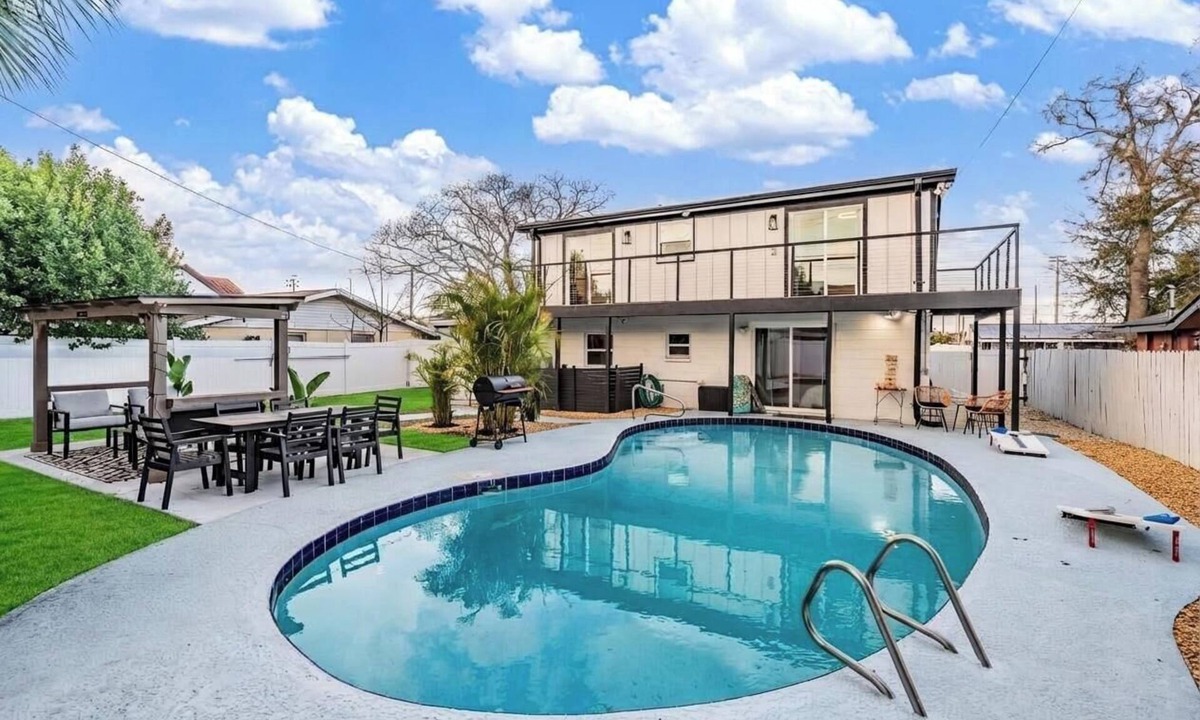 Pinecrest West Park House | Heated Pool & Game Room | Pet Friendly