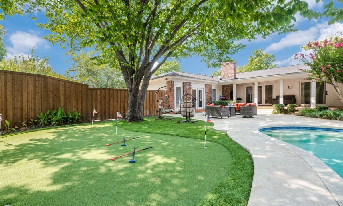 Northwest Dallas House | Heated Pool, Golf & Poker Room