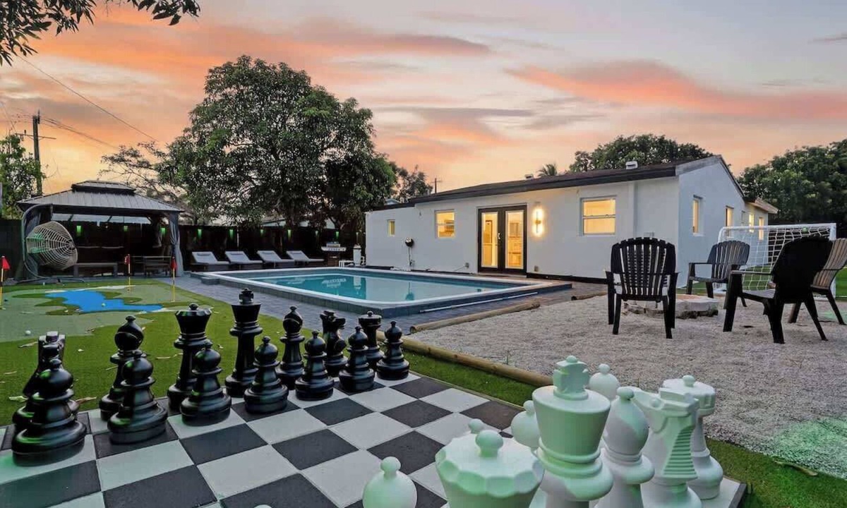 Driftwood House | Heated Pool Home Mini Golf & Soccer Firepit
