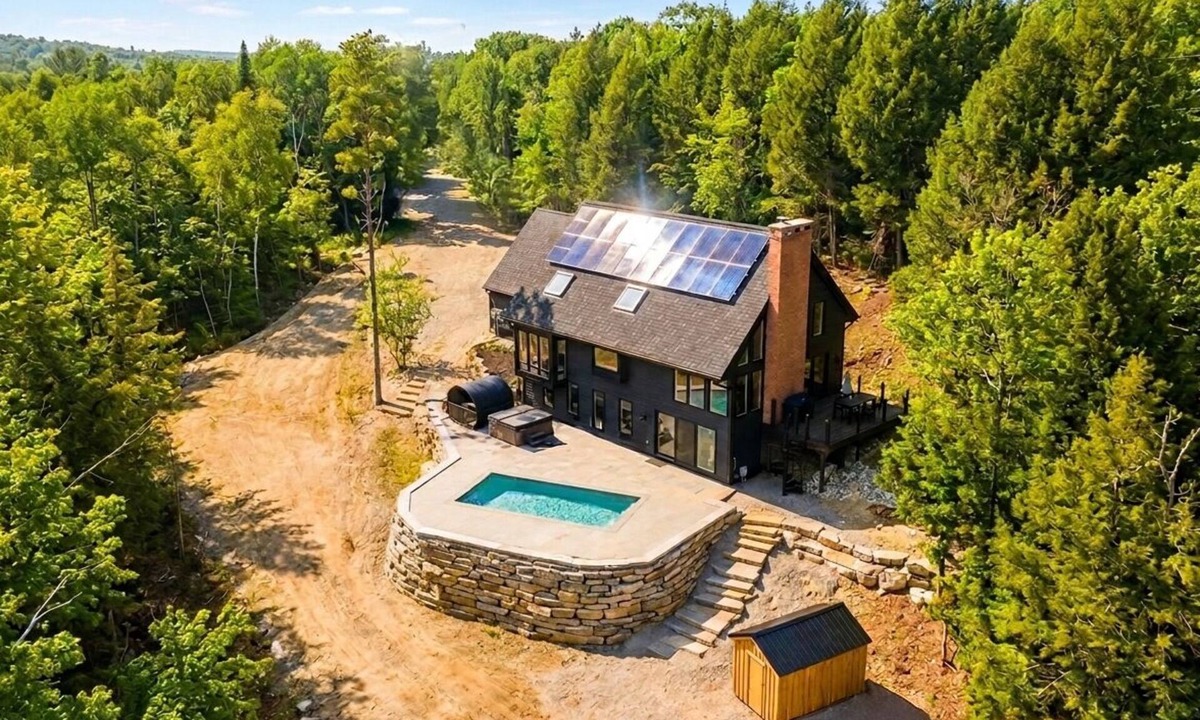Stratton Mountain House | Heated Pool, Hot Tub, Sauna, EV Charging & more!