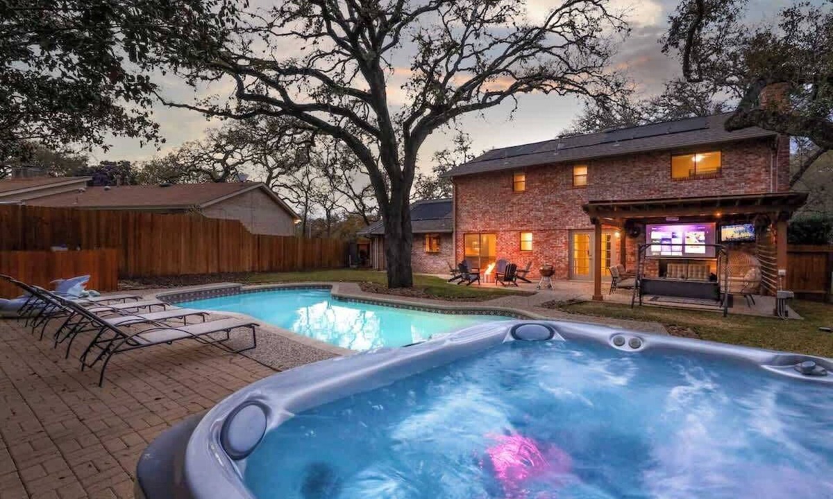 Wetmore House | Heated Pool-HotTub-Game Room-Fire Pit-Big Backyard