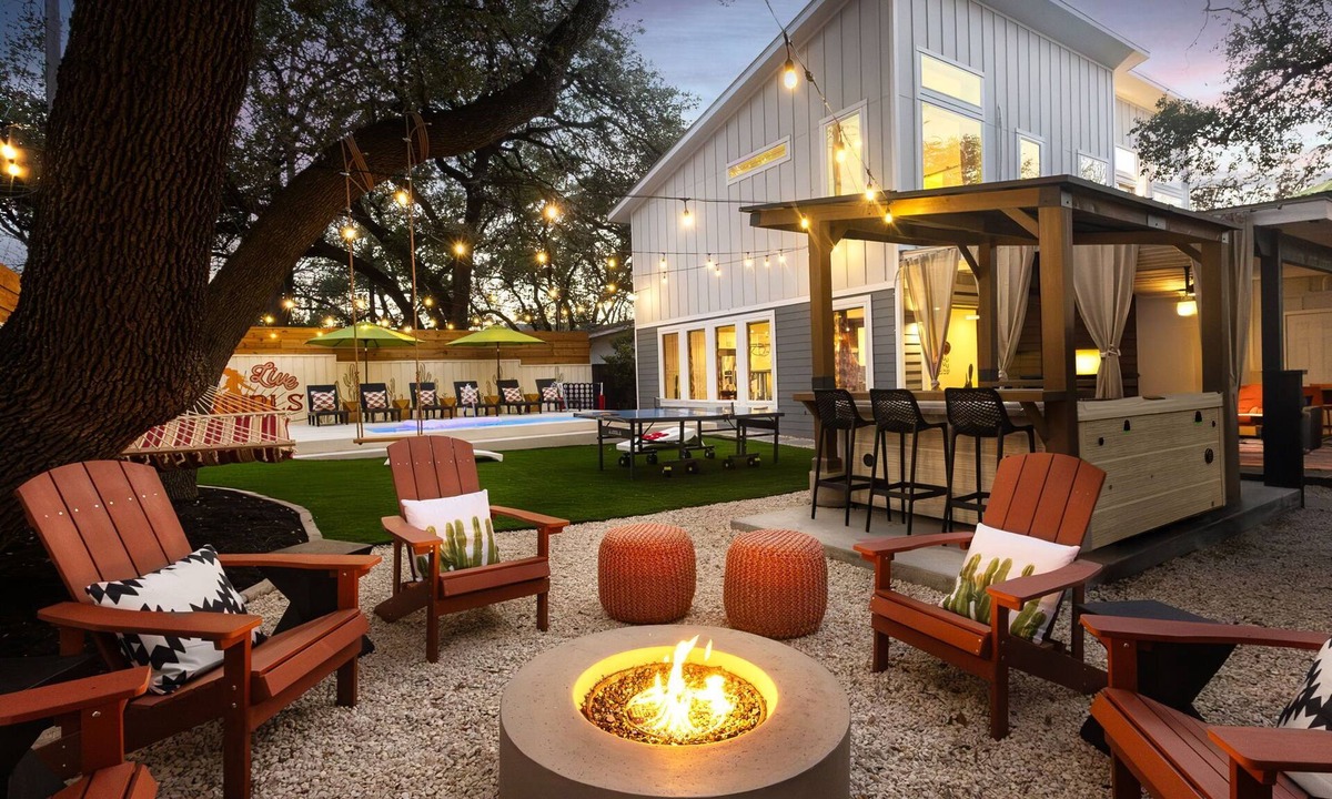 Galindo House | Heated Pool, MiniGolf, Karaoke, Game Room, Spa, 2mi to DT - SoCo Cowgirl