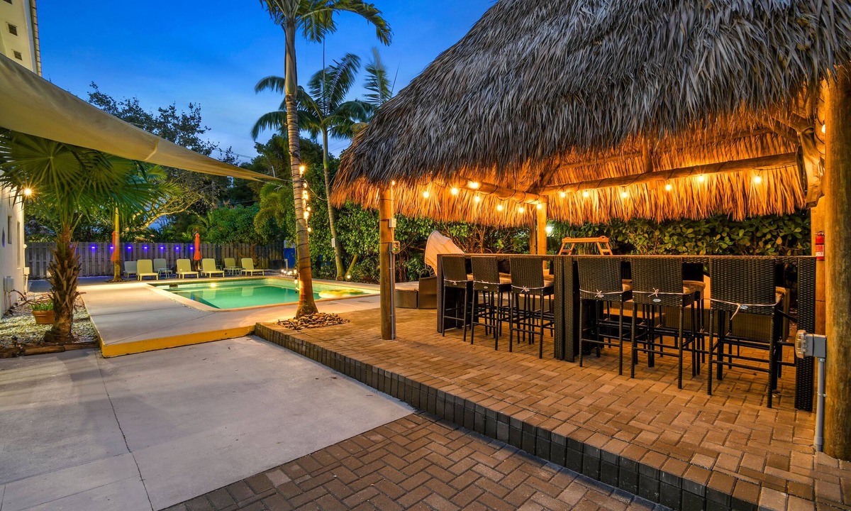 Lake Worth Corridor House | Heated Pool Near Beach Tiki-Cabana Lakefront