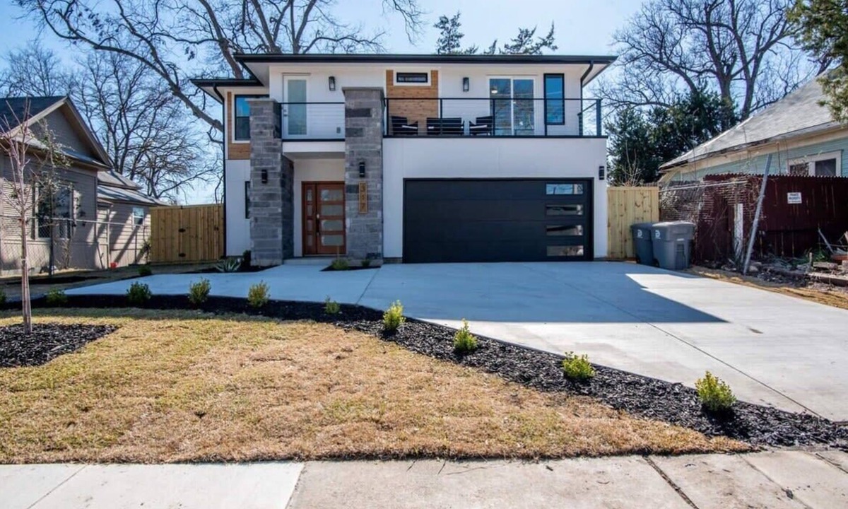 Old East Dallas House | Heated Pool Urban Retreat near Downtown Dallas