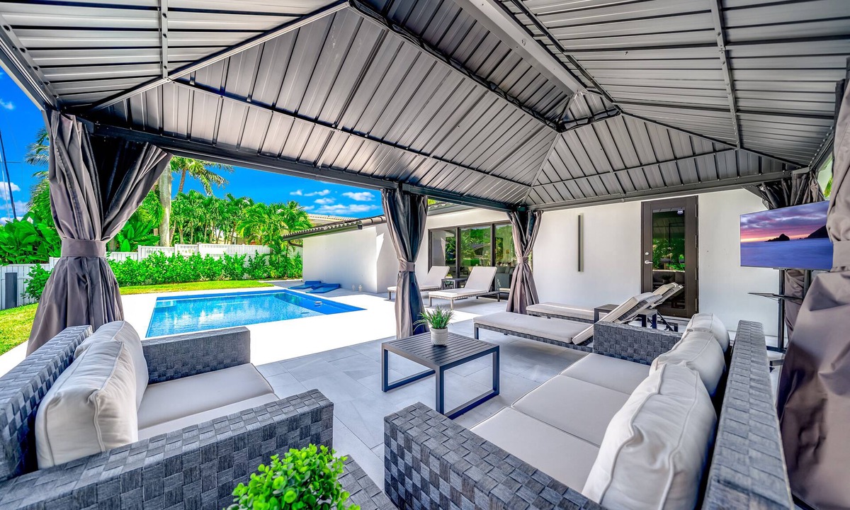 Riverside Park House | Heated Pool! Waterfront+Kayak! Close 2 Beach!