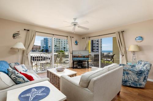 Redington Shores Apartment | Heated PoolSpa - Beachside Sleeps 10 Balcony 101