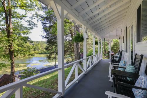 Saylorsburg House | Heatherbell, A Lakeside Retreat