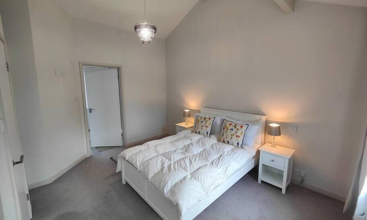 Chandler's Ford House | Heathlands 4bed House