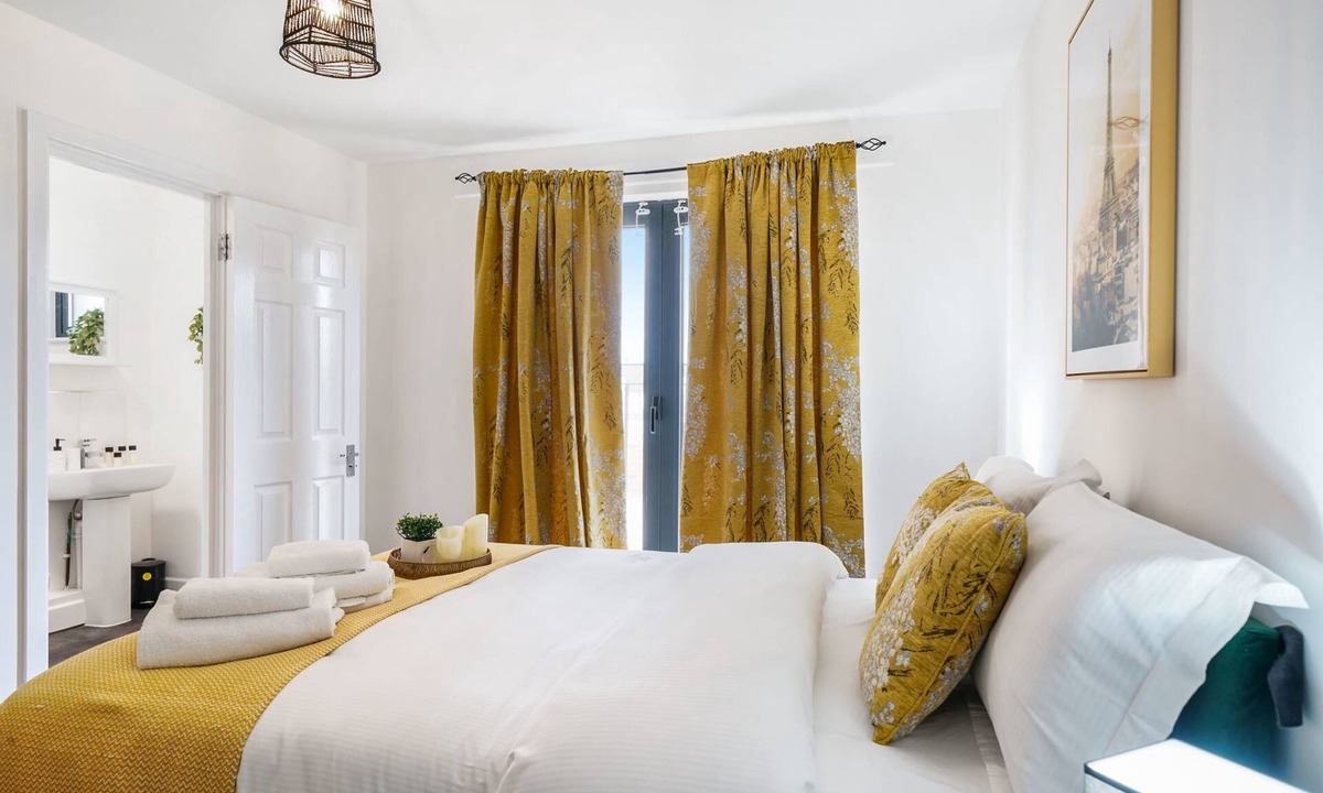 George Green Apartment | Heathrow 2 Bed 2 Bath Modern Apartment