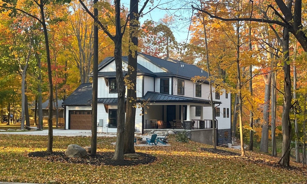 West Wing Estates House | Heatonelli Haven - Walk to Beach + Game Room