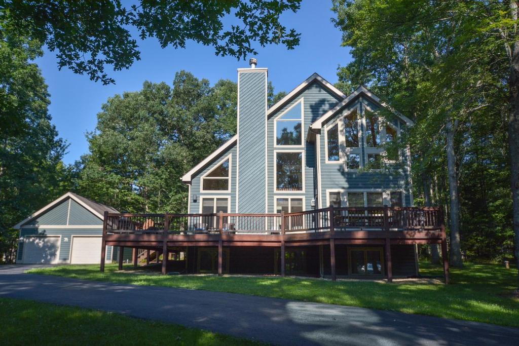 Blakeslee House | Heavenly Grove