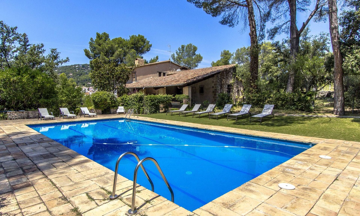 Castellar del Valles Villa | Heavenly Haven for 16 pax - 30km from Barcelona!