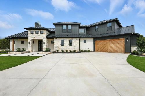 Gainesville House | Heavenly Retreat – 5BD/55BA of Waterfront Living