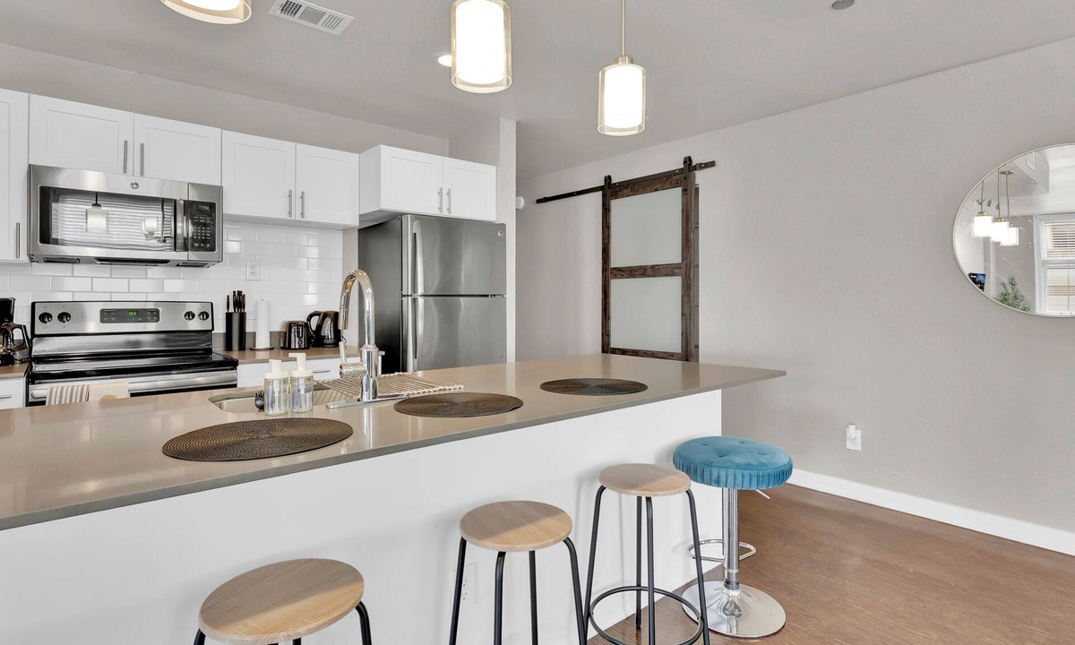 Downtown Fort Worth Condo | HEB04 Stylish 2B Downtown Fort Worth Condo w/Gym&Parking by Traveller's Comfort