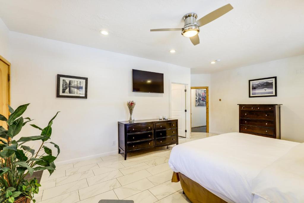 Charleston House | Heber City Home: Private Yard & Hot Tub!