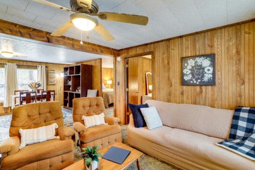 Wilburn House | Heber Springs Cabin w/Deck: 3 Mi to Sugarloaf Mtn