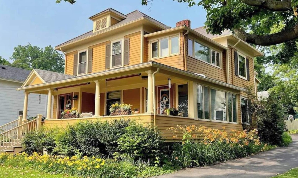 Town of Ledyard House | Heck-Of-A-Deck Lakehouse with Sunsets, and Kayaks, too!