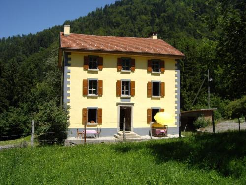 Frenieres-sur-Bex House | Heidi's Guesthouse