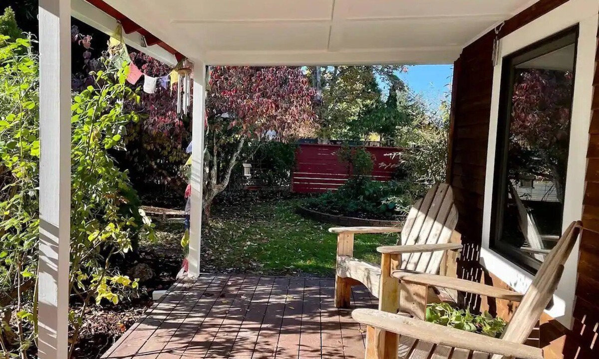 Hood River House | Heights Hideaway - Private, Walkable, Pet Friendly