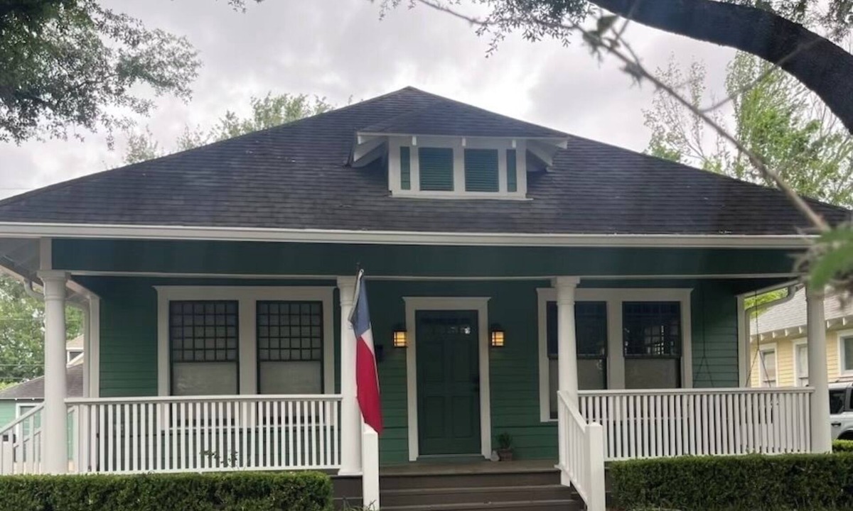 Houston Heights House | Heights VRBO since 2016. Five stars. New GREEN exterior paint color April 2026