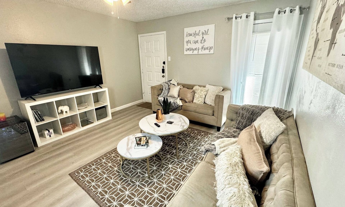Knox - Henderson Apartment | HeirBNB - Downtown Dallas-Lower Greenville