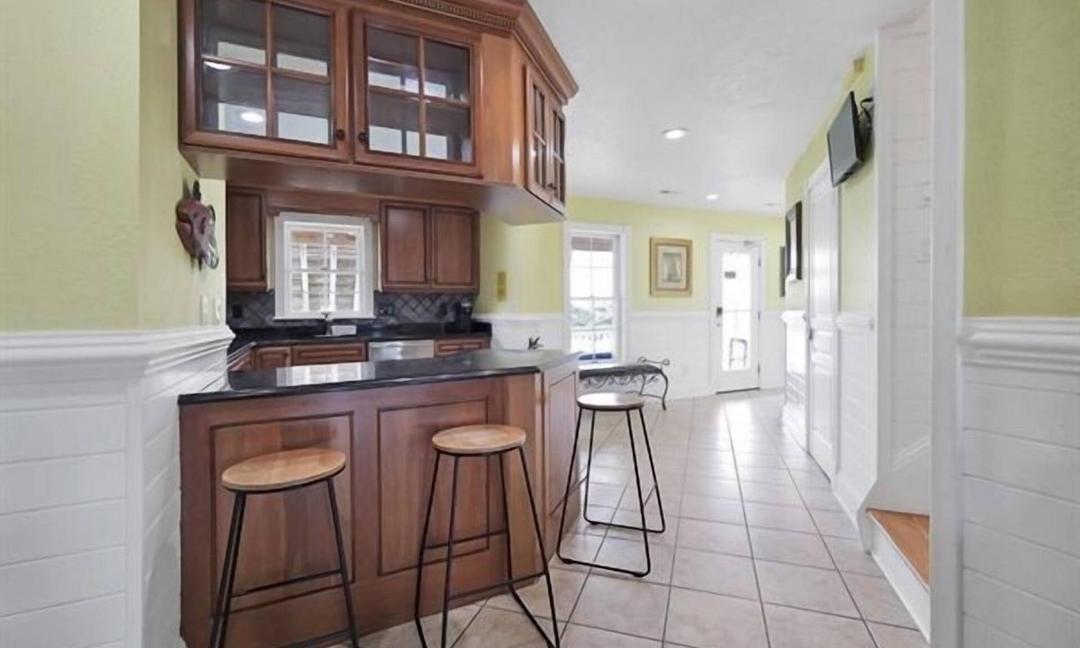 Corolla House | Hemingway & Mark Twain Estate | Weddings & Events | 32BR Sleeps 72 | OBX