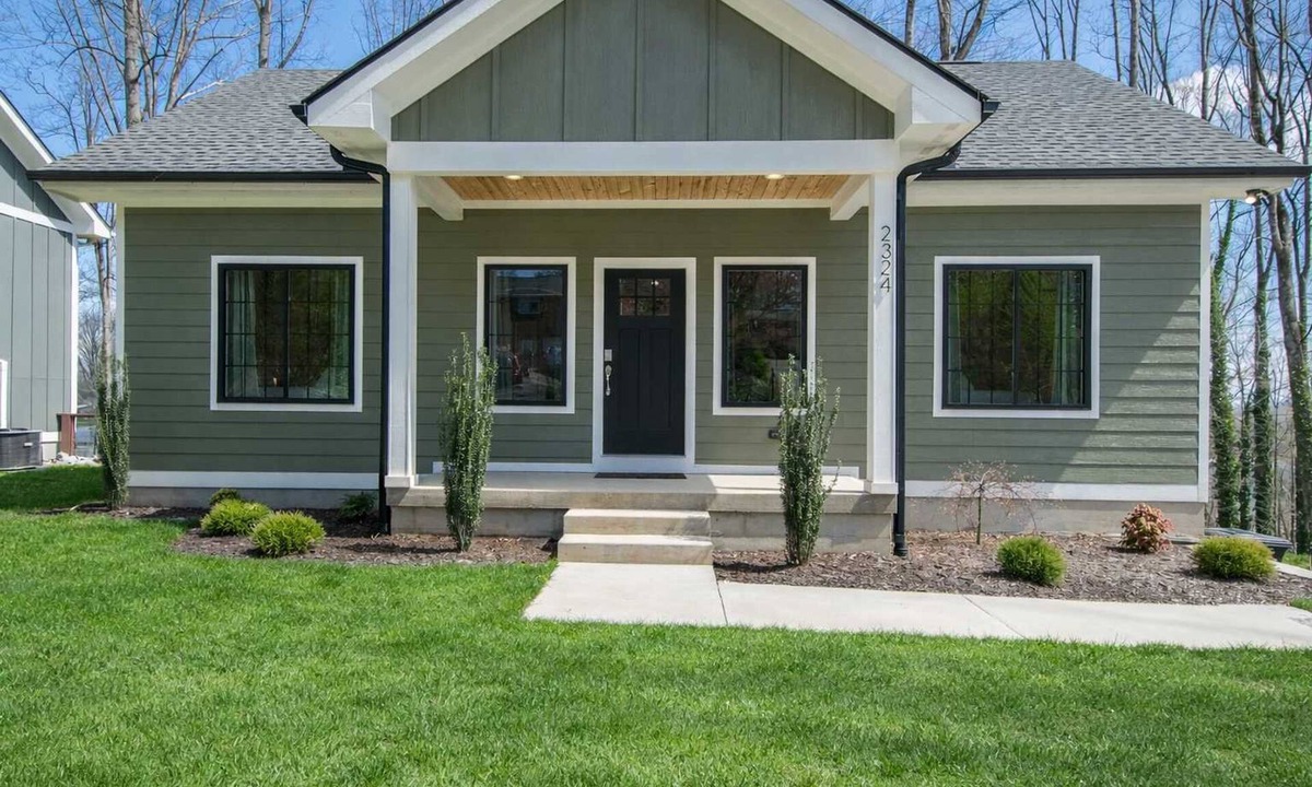 Balfour House | Hendersonville Duplex Sleeps 8 Free Tix