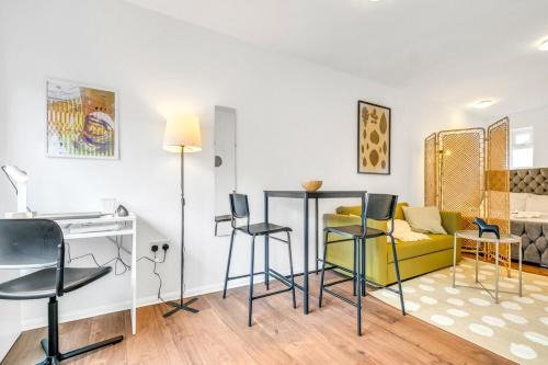 Hendon House | Hendon Event Pro Hub, 6 Private Studios, Garden & Driveway
