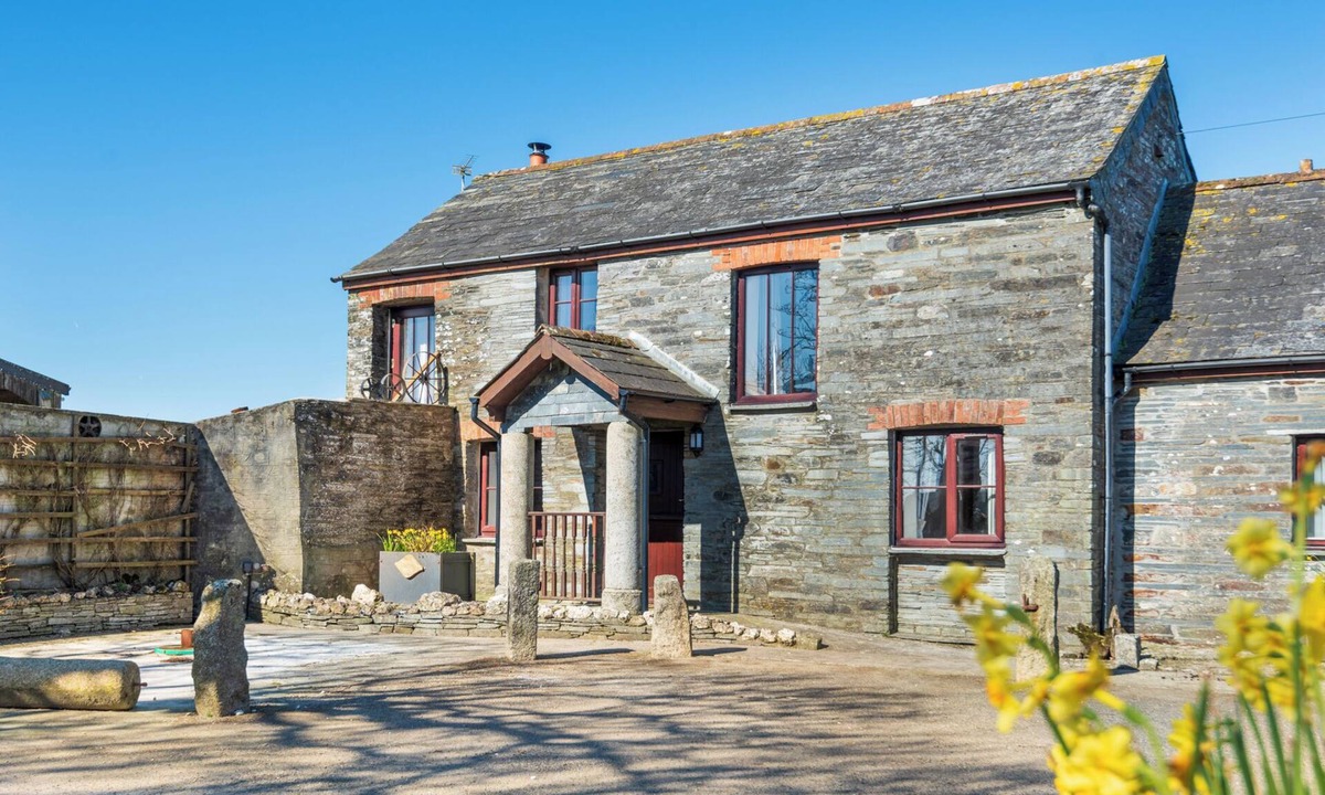 St Teath Cottage | Hendra Barn - Traditional Converted Barn