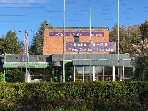 Rostrenen Hotel | Henri 4