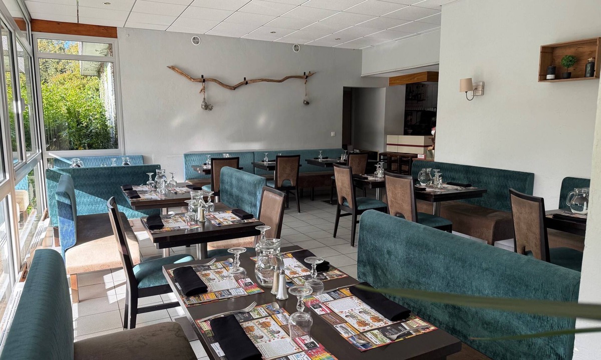 Rostrenen Hotel | Henri 4