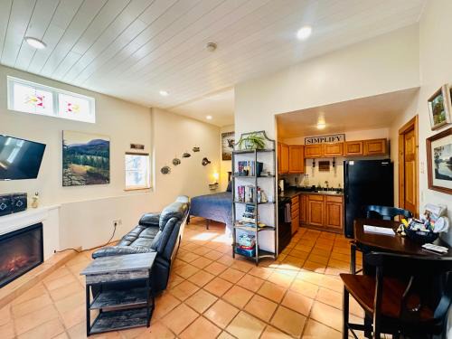 Sylvan Shores House | Henry Hollow Retreat Terrace