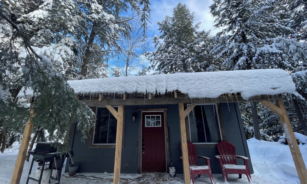 Addington Highlands Cabin | Henrys cabin on the river