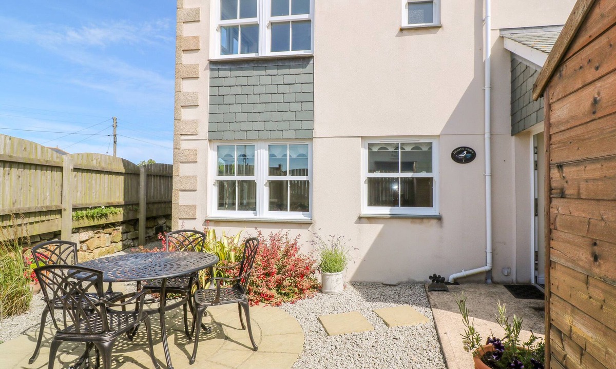 The Lizard House | HENRYS CROFT, pet friendly, with a garden in Lizard