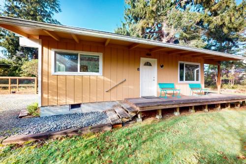 Rockaway Beach House | Herb's Hideaway