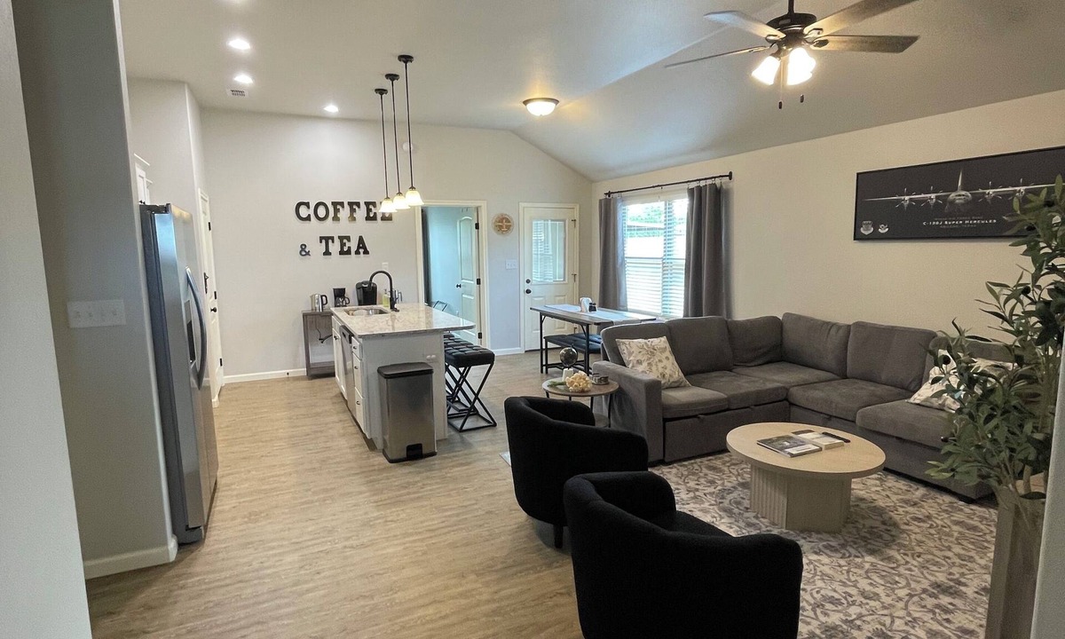 Abilene House | Hercules House! Stay-Play-Relax. Cleared For Landing