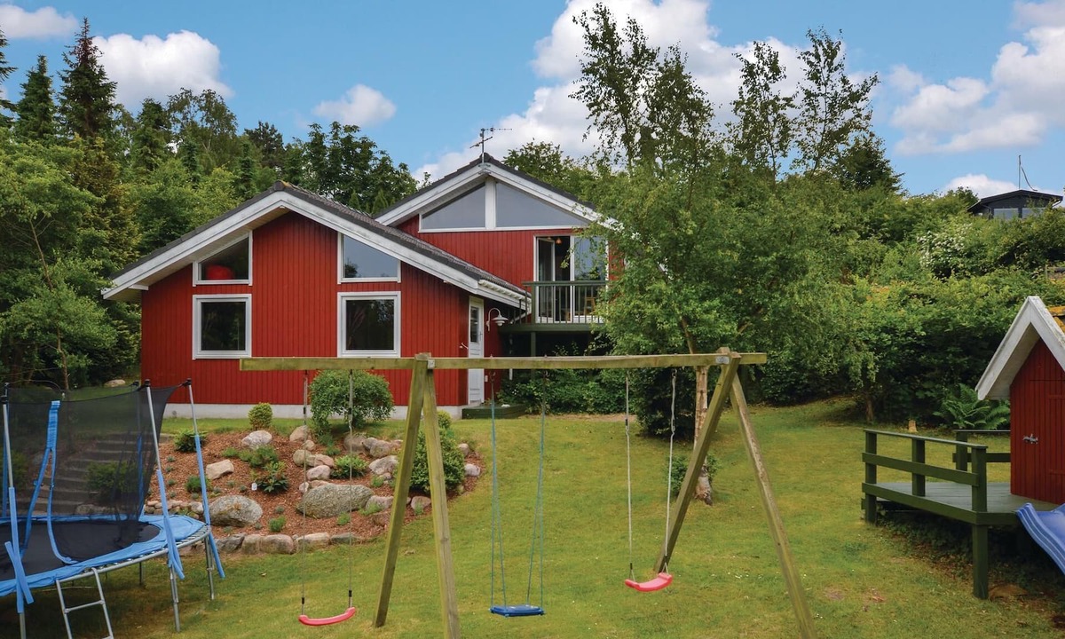 Faarevejle House | Here you will spend your vacation in the beautiful hills of Veddinge Bakker.