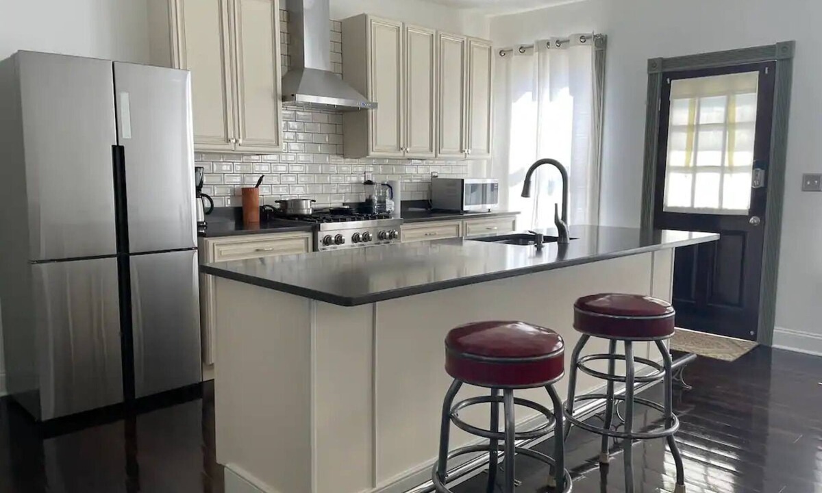 Newburgh House | Heritage Home Historical District
